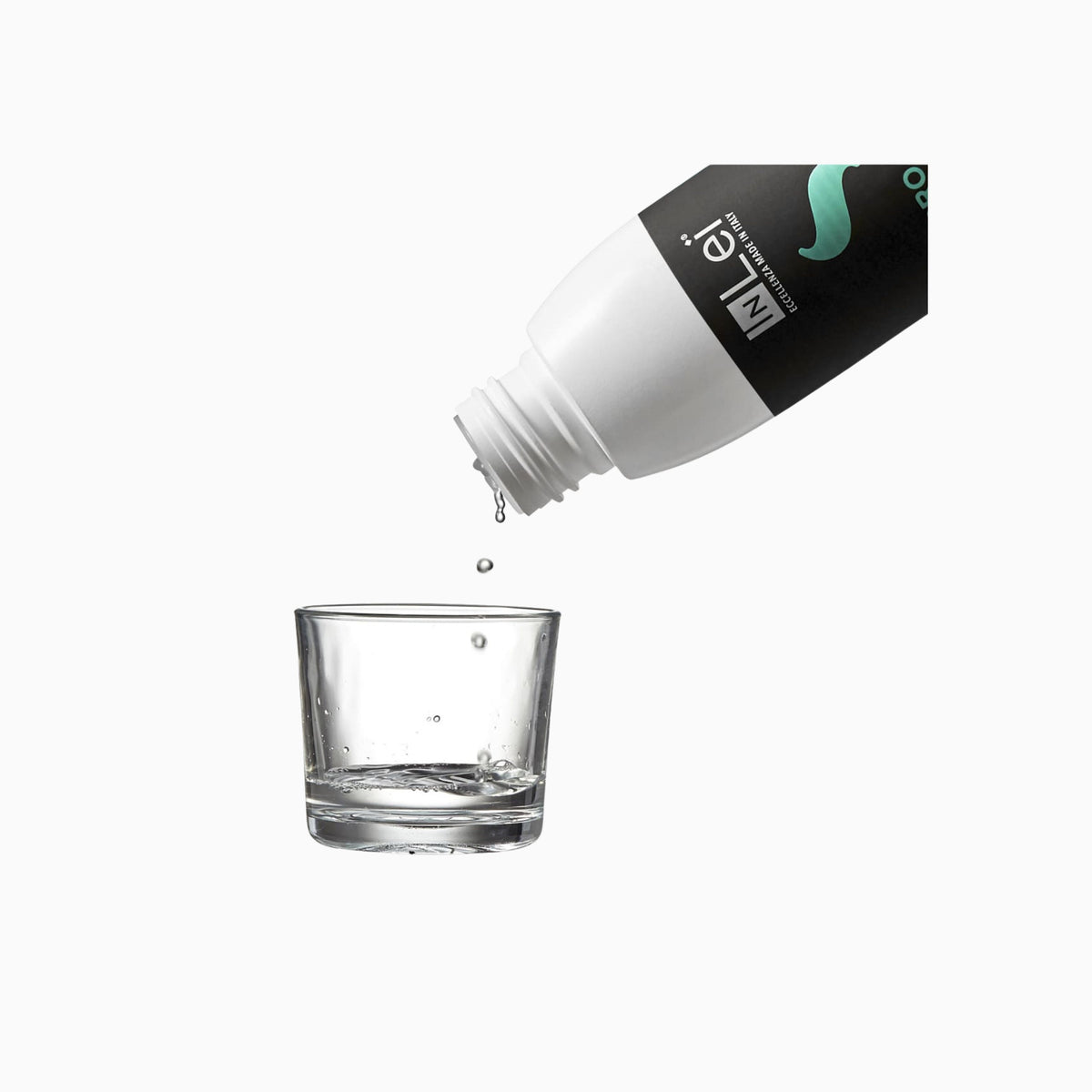 مزيل لون الرموش والحواجب