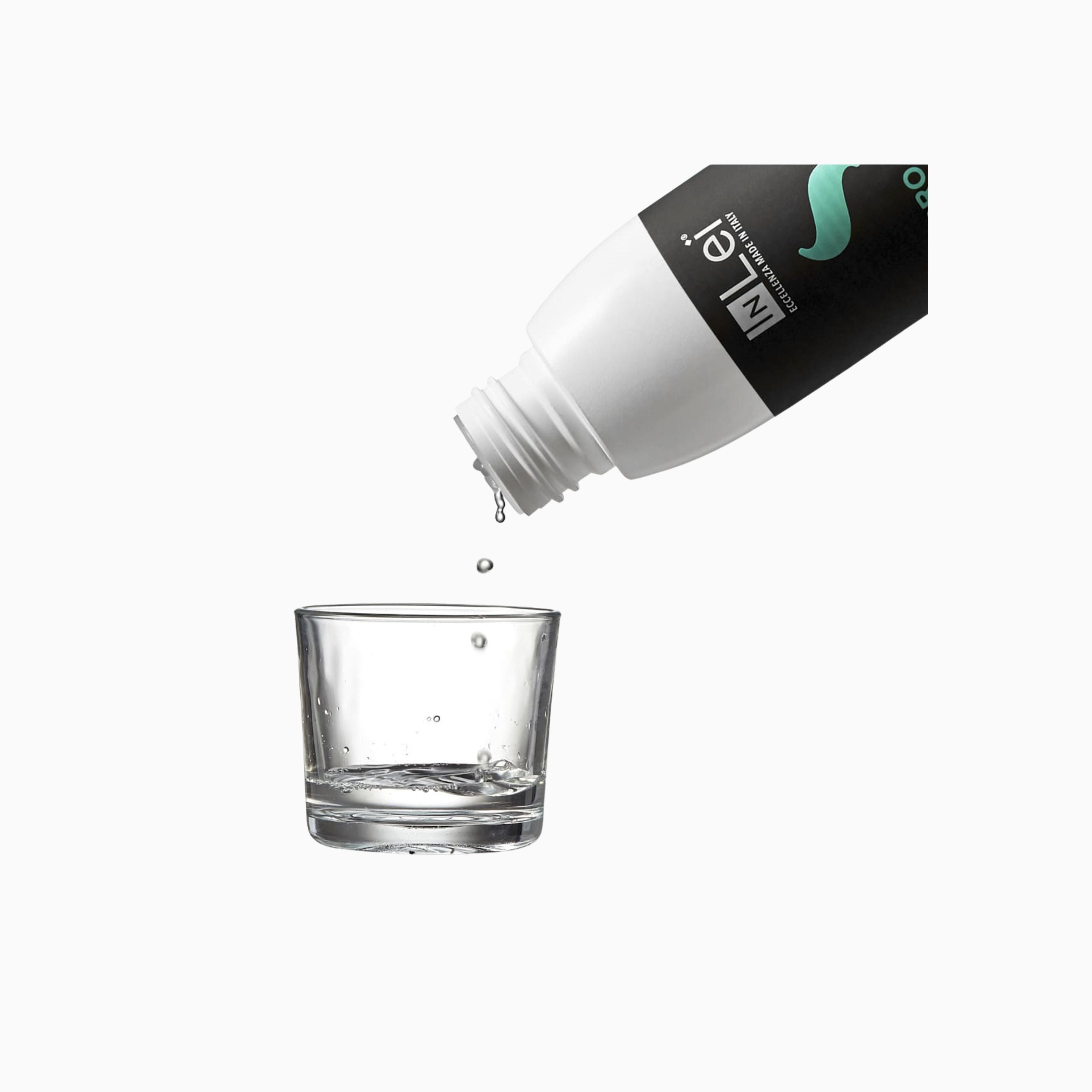 مزيل لون الرموش والحواجب