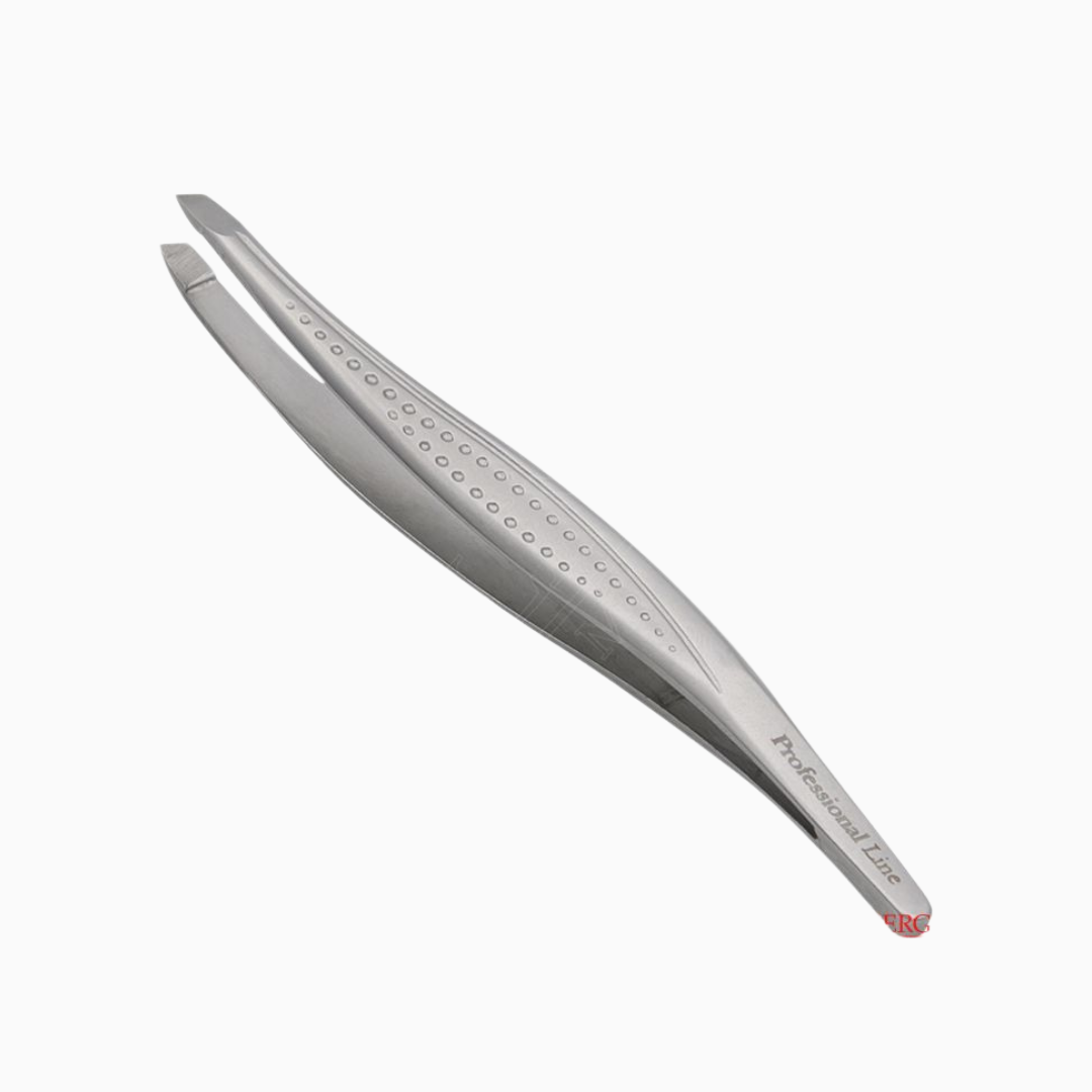 פינצטה מקצועית לגבות Solinberg HZ401 בצבע כסף עם קצה אלכסוני