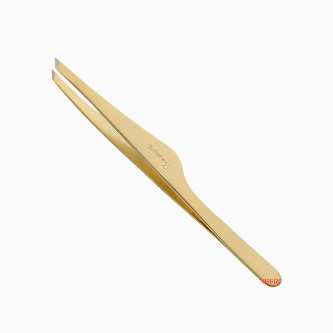 פינצטה מקצועית לגבות Solinberg G805 בגימור זהב עם קצה אלכסוני